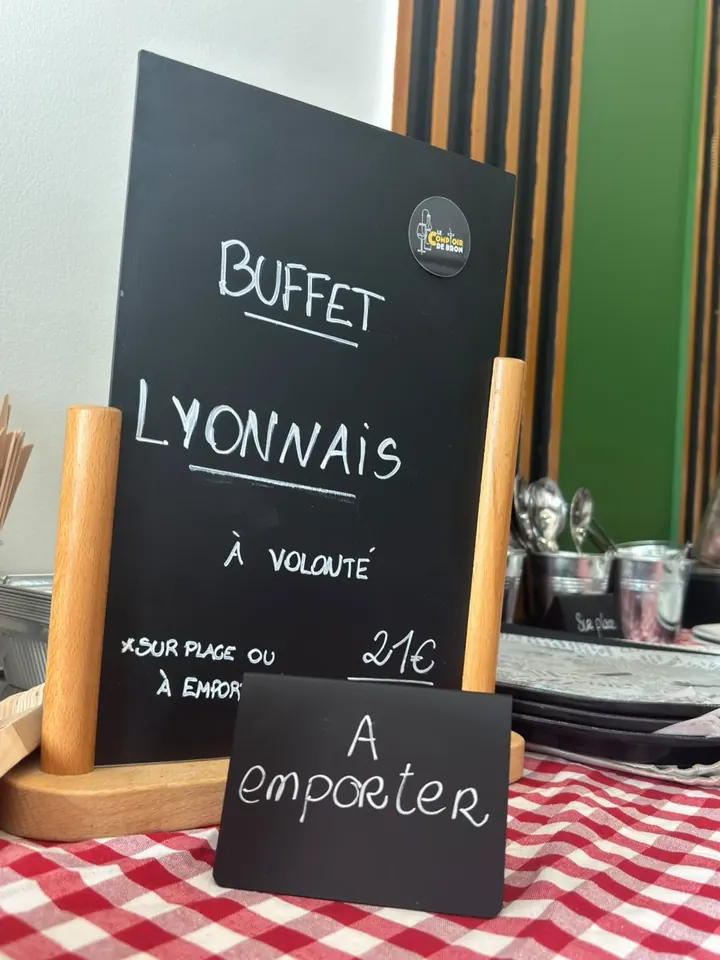 Ardoise du buffet lyonnais à volonté, 21 euros, sur place ou à emporter